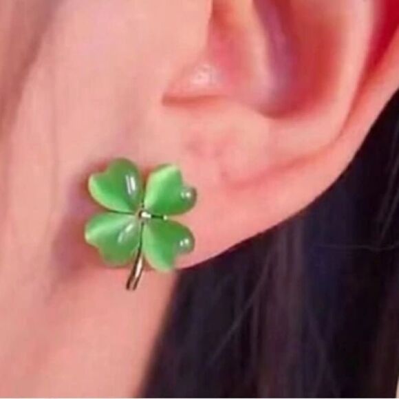 3for$20 NEW st Patrick’s day Clover Shaped Ear Studs With Green Colored Tone, - Picture 1 of 6